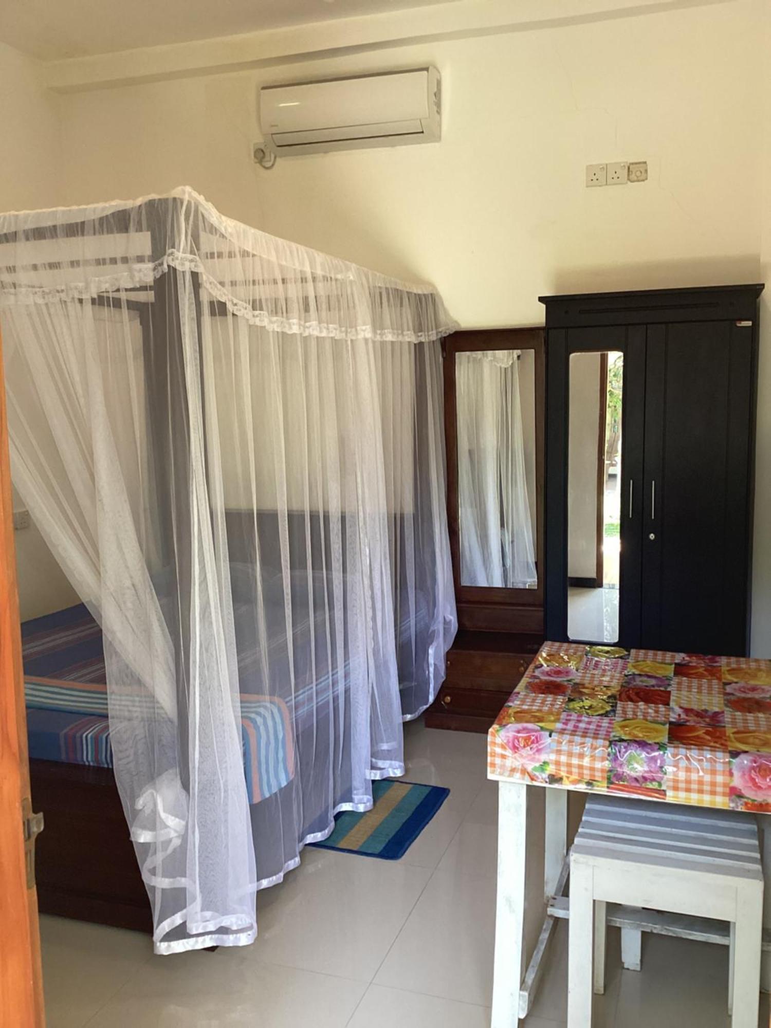 Aroma Guest House Mirissa Exterior photo